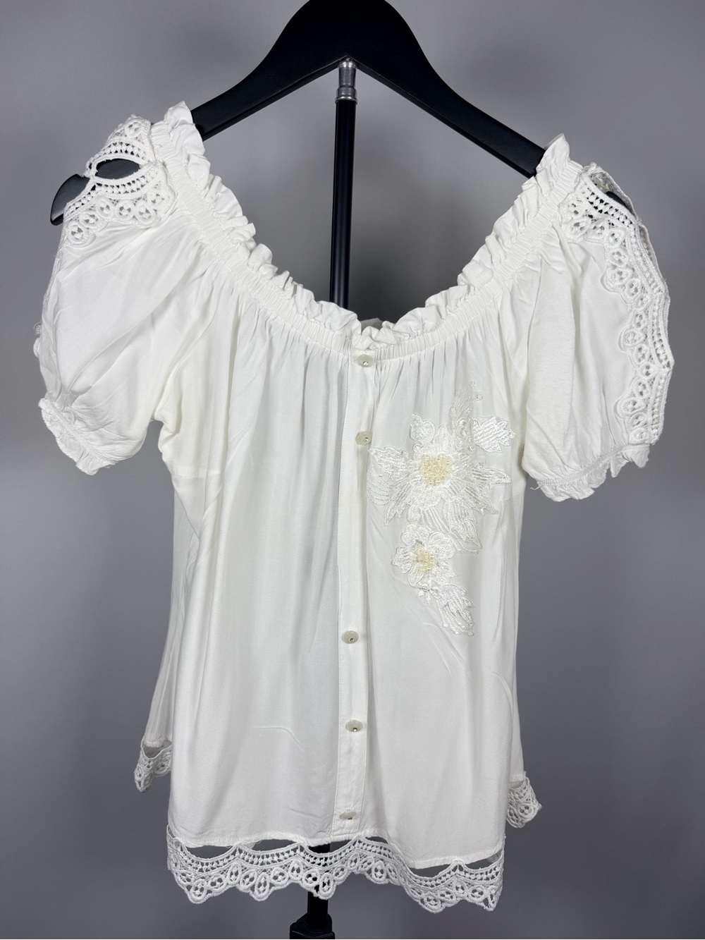Moda Cream Off-Shoulder Lace-Trim Buttoned Peasant Blouse